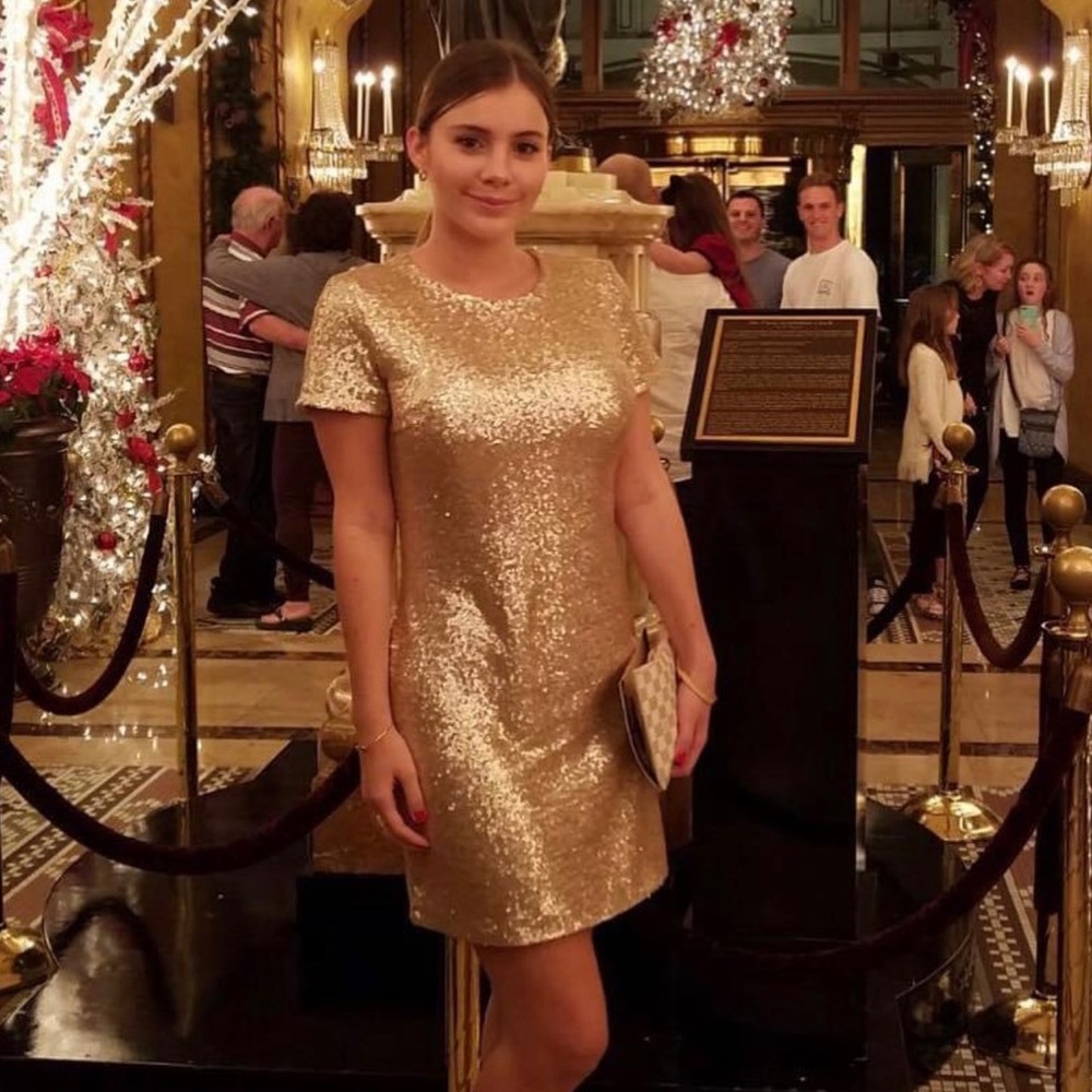 Dress with sequins. Rose gold Size 6. MIDI